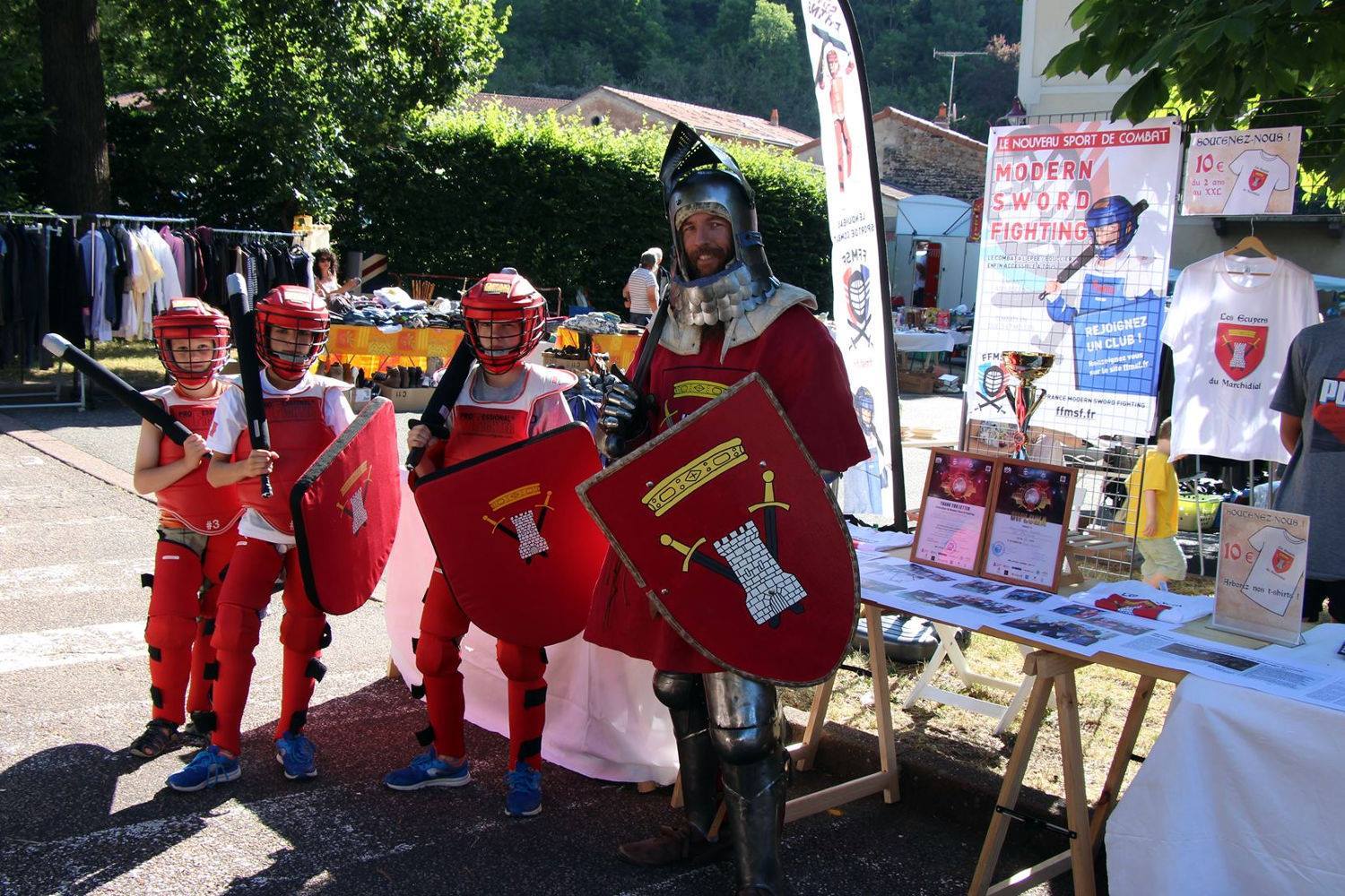 Les Ecuyers au vide grenier de Champeix - 1 - www.marchidial.fr